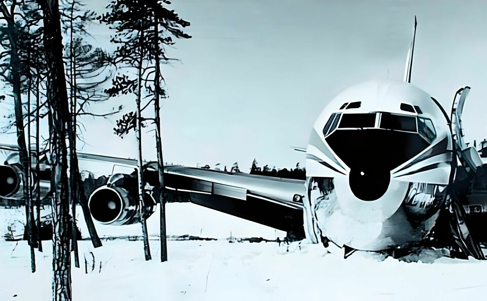 EN PRESTASJON: Piloten klarte trolig akkurat å få det 100 tonn tunge flyet opp på stranda av frykt for at isen på innsjøen ikke skulle holde.