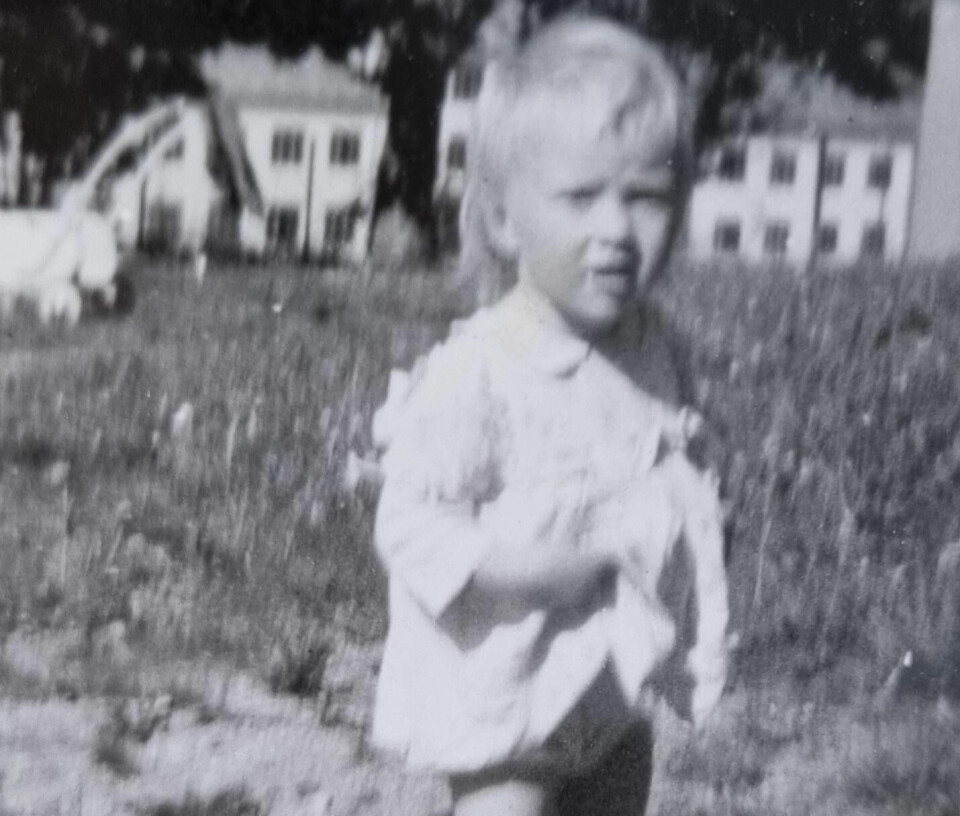 GODE MINNER: – Jeg fikk så mange gode somre som lita jente, sier Eli. Her i sommerkjole, rundt 2–3 år gammel.