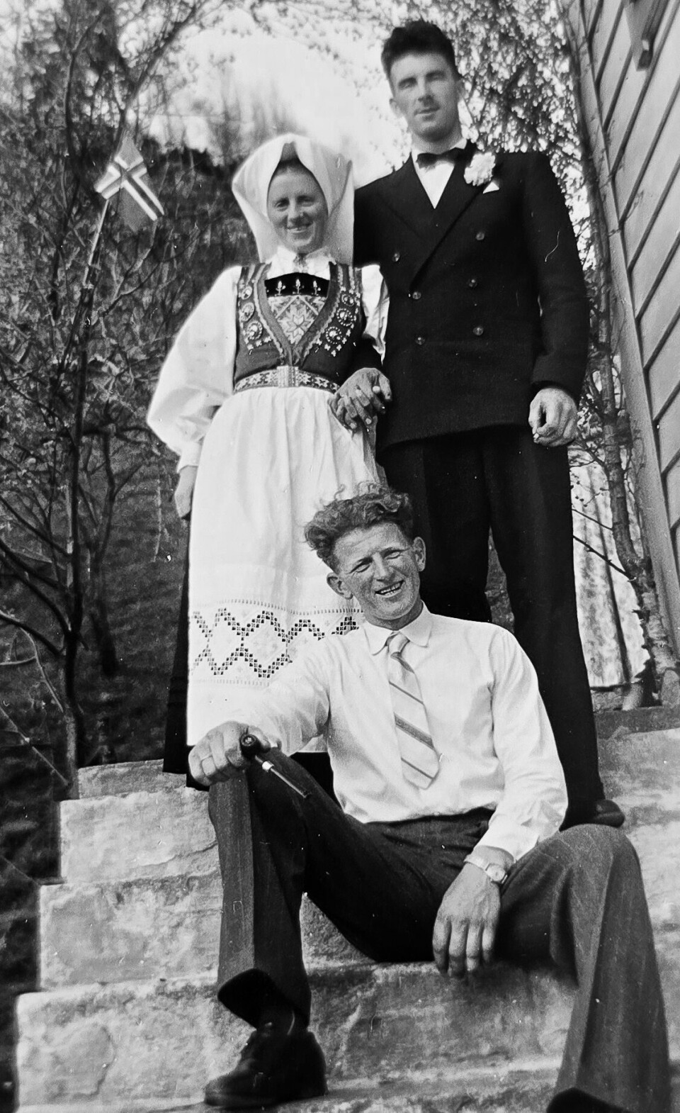 BESTEFAREN: Bestefaren til Christian arbeidet inne i fjellet i fire år, fra 1948 til 1952. Her er bryllupsbildet av Arthur.