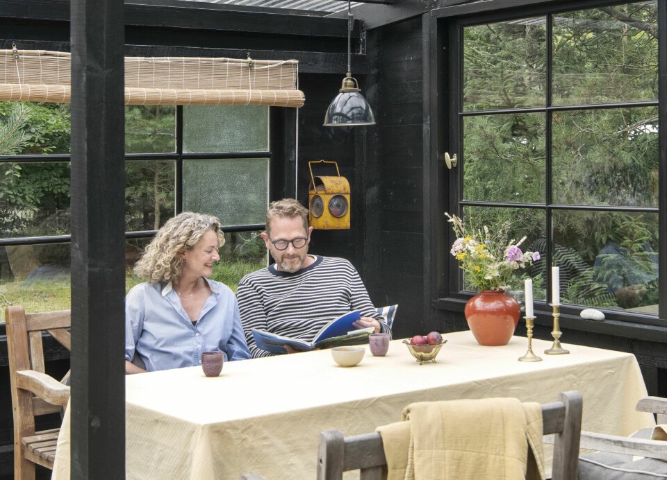 LYKKELIGE EIERE: Heidi og Frantz er svært fornøyd med sitt lille sommersted.