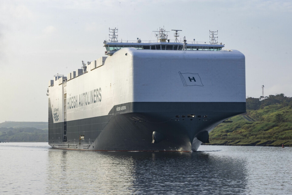 I KANALEN: 200 meter lange og 37,5 meter brede «Höegh Aurora» i Panamakanalen i februar i år.