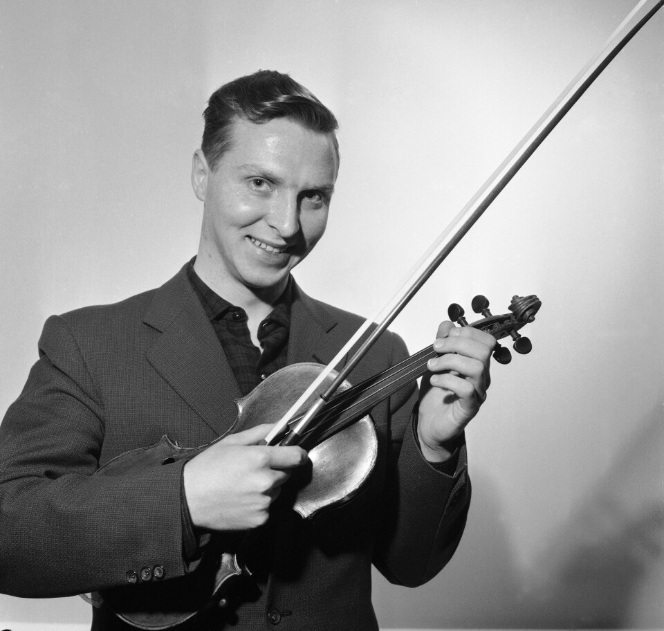 UNG STJERNE: I januar i 1959 debuterte den 22 år gamle fiolinisten med konsert i Universitetets Aula i Oslo, og musikkanmelderne strødde om seg med superlativer.