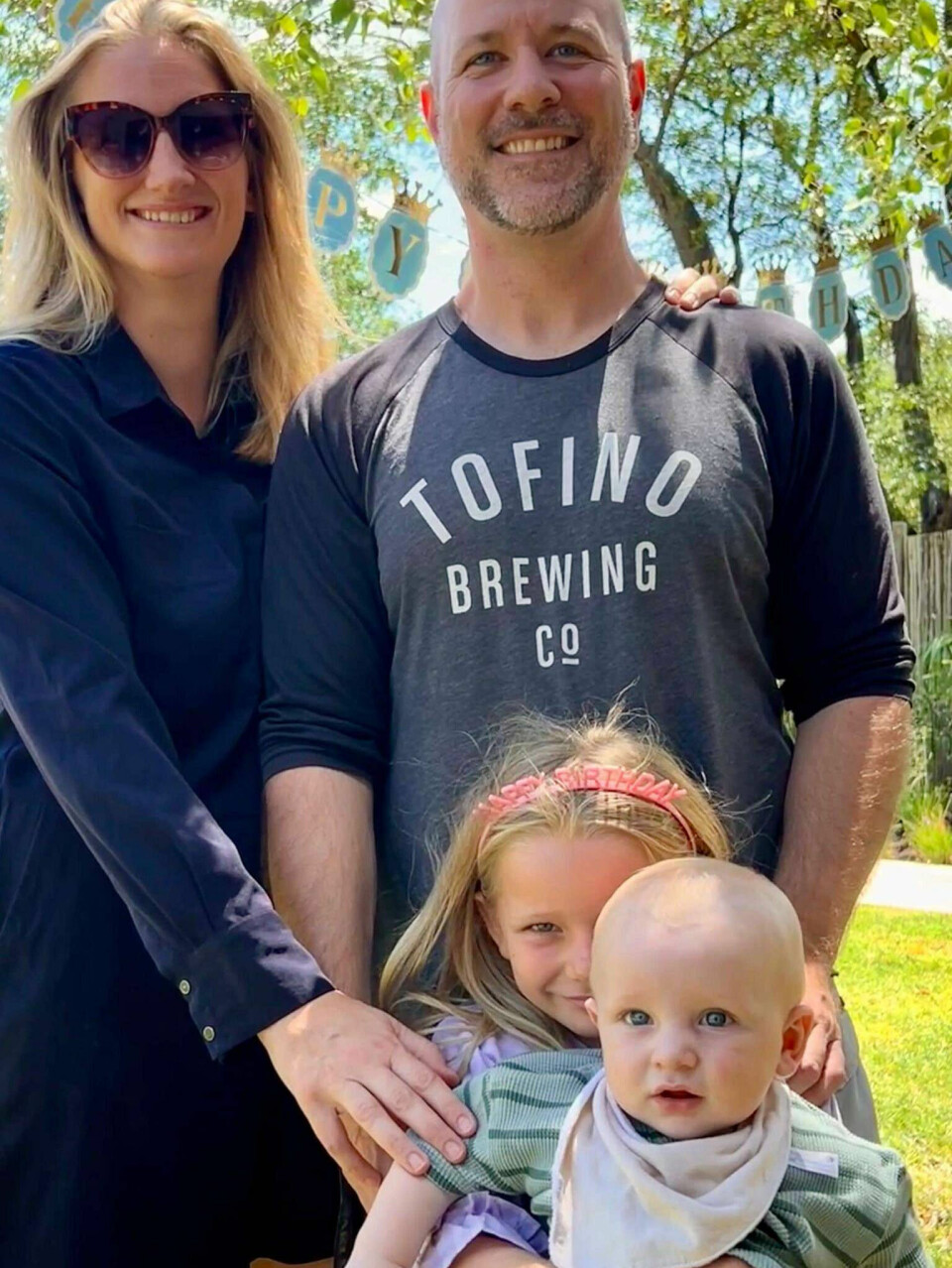 FAMILIE PÅ FIRE: Iris og David med Frøya og lille Logan.