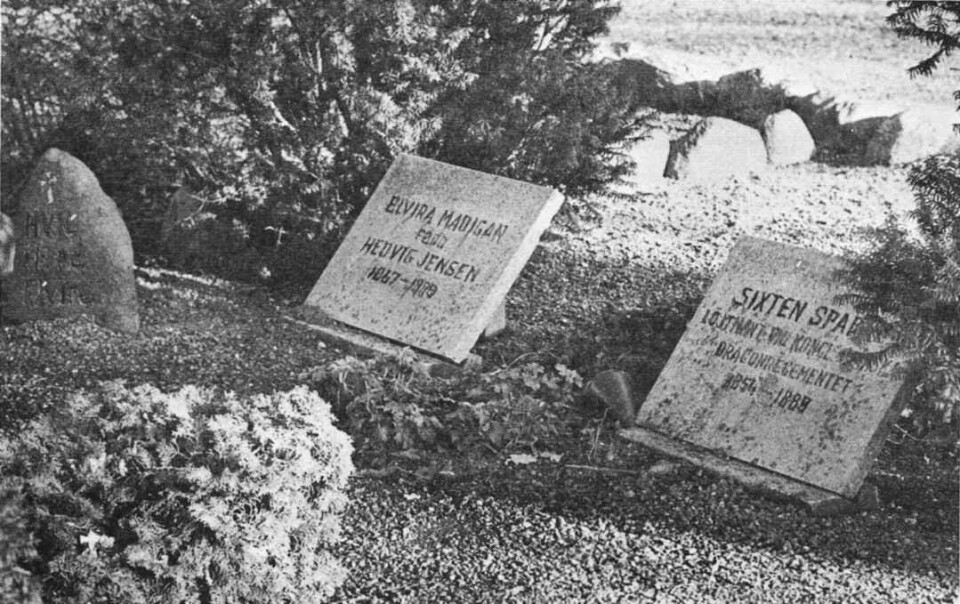 I DØDEN: Ligger Elvira begravet ved siden av mannen hun elsket eller ved siden av en kaldblodig morder? Ingen vet helt sikkert, men museet i Tåsinge vil endre sin fremstilling.