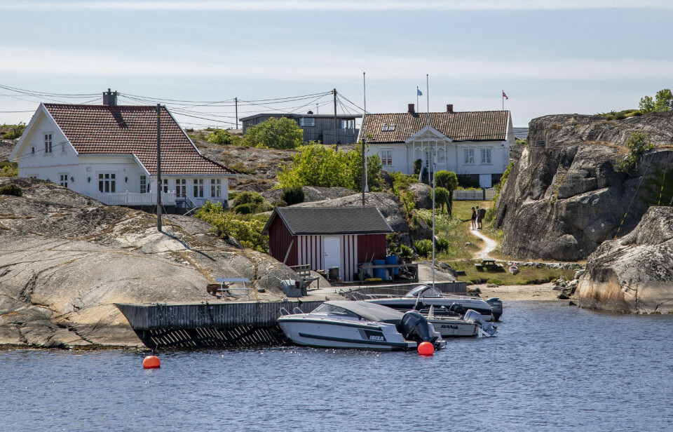 VAKKER INNFART: Lauer er en nydelig skjærgårdsøy, bare ti minutter fra Skjærhalden. Det er hverken biler eller butikk på øya – bare fred og ro.