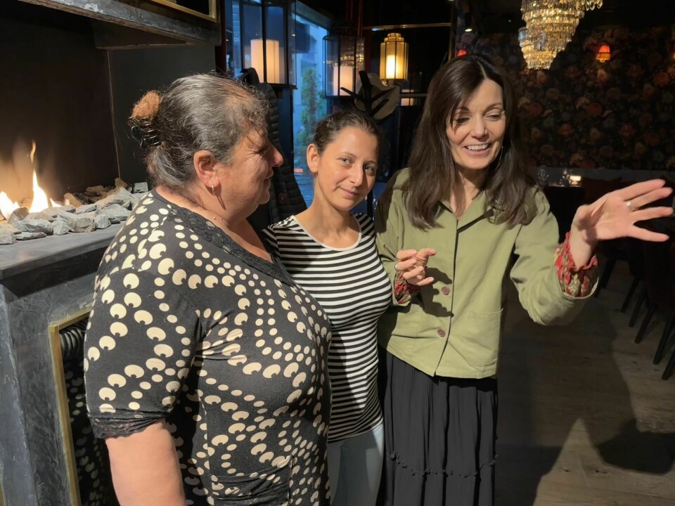 GODE VENNER: Søstrene Lidia og Simona har levd av å tigge på gaten i Oslo. Solfrid ville finne sannheten bak deres historier og oppsøkte familiene til Lidia og Simona i Romania.