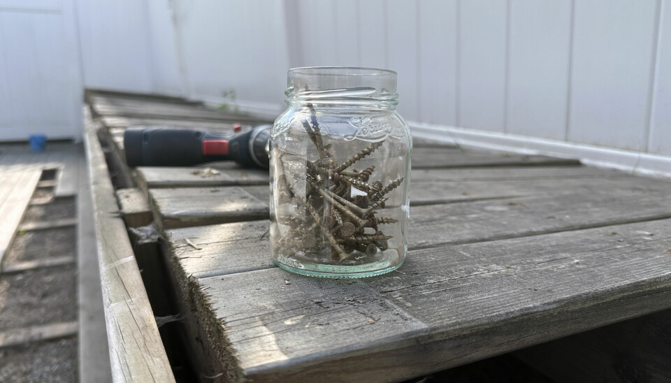 TABBE: Selv om skruer og spiker er laget av metall, skal det ikke i sorteres i glass- og metallemballasje.