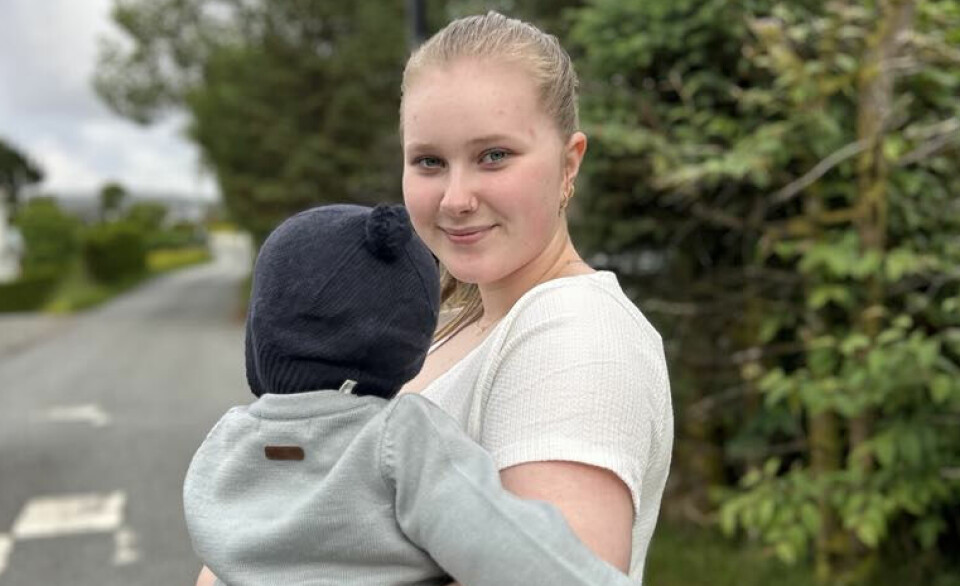 KJÆRLIGHET: Victoria føler ikke hun går glipp av noe ved å være ung mamma.