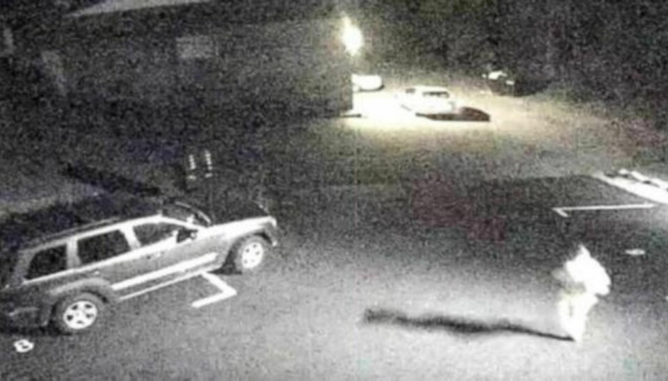 MYSTISK BIL: Overvåkingskameraer fanget opp Skylar sette seg inn i en uidentifisert bil natten hun forsvant. Bilen fremsto lenge som et mysterium for etterforskerne. Til slutt greide de å spore opp sjåføren.