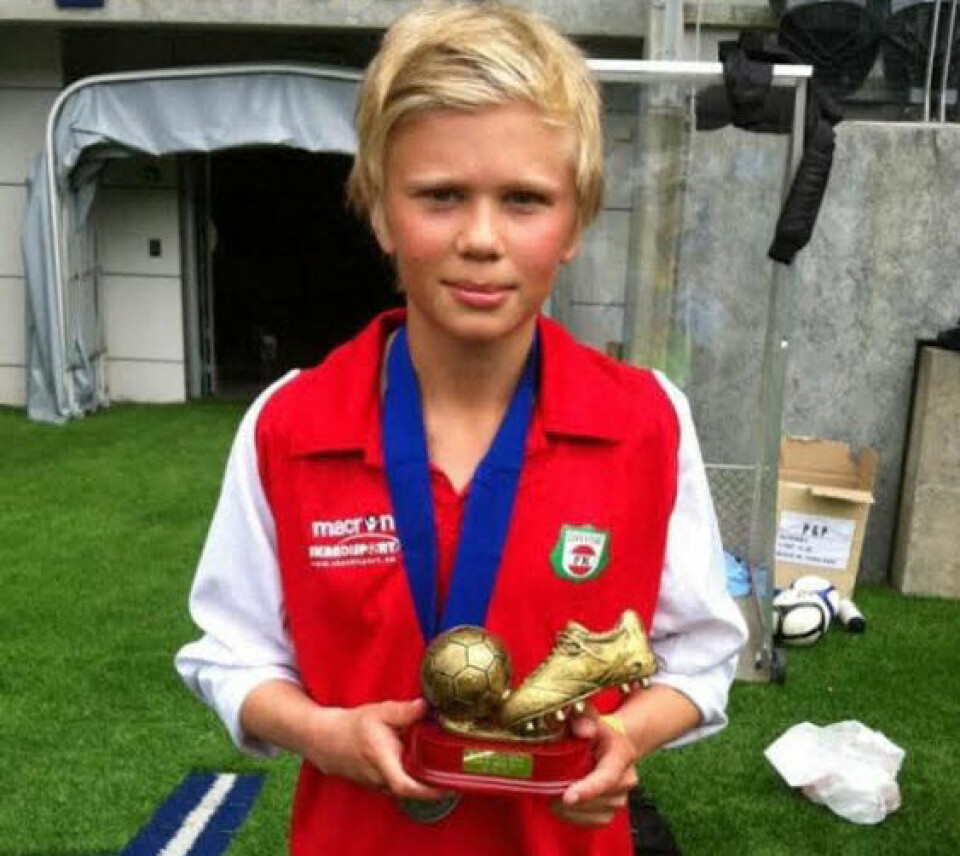TALENT: I 2013 vant Erling et trofé i Kristiansand som 13-åring. 12 år senere er han en av verdens største fotballstjerner og har allerede vært det i flere år.