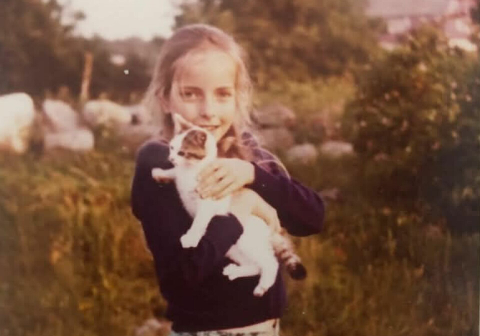 DYREVENN: Hanne Kristin var mye usikker som barn, men fant alltid trøst hos dyrene. Her er hun 10 år gammel.