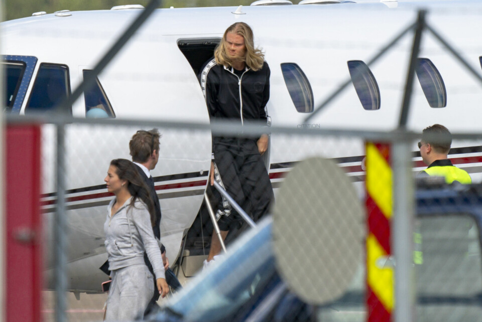 PRIVATFLY: Da Norge skulle møte Kypros til kamp sommeren 2023, ankom fotballspilleren og kjæresten Isabel Gardermoen i privatfly fra Manchester.