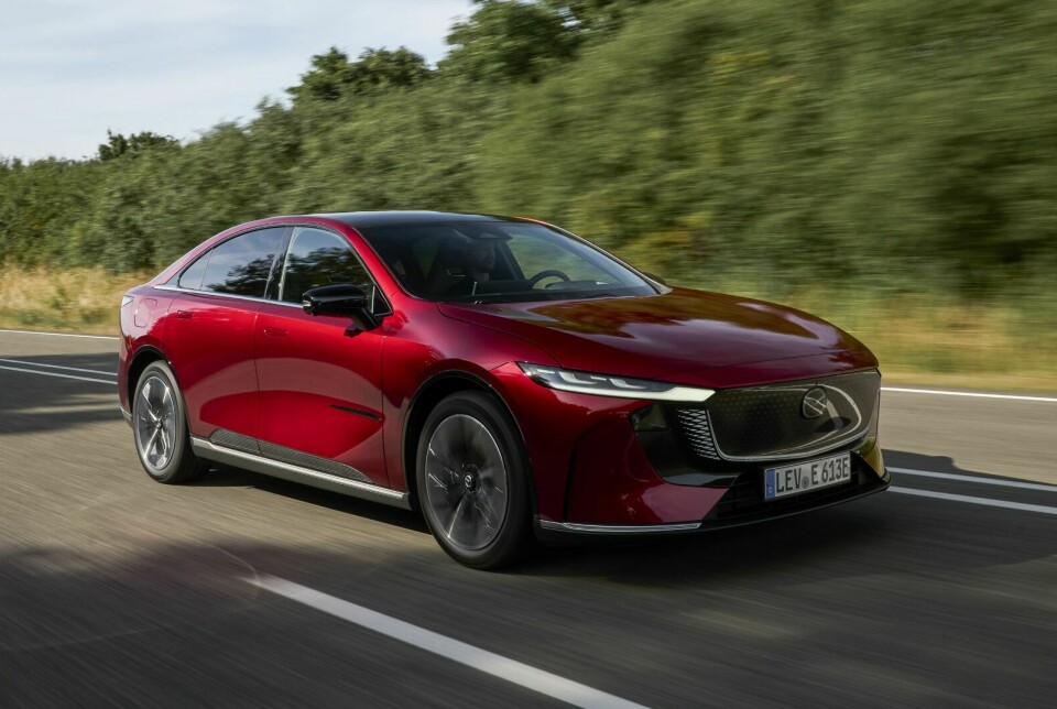 SNART I NORGE: Vi har prøvekjørt Mazda6e som er ventet til Norge mot slutten av august. Bilen produseres i Kina.