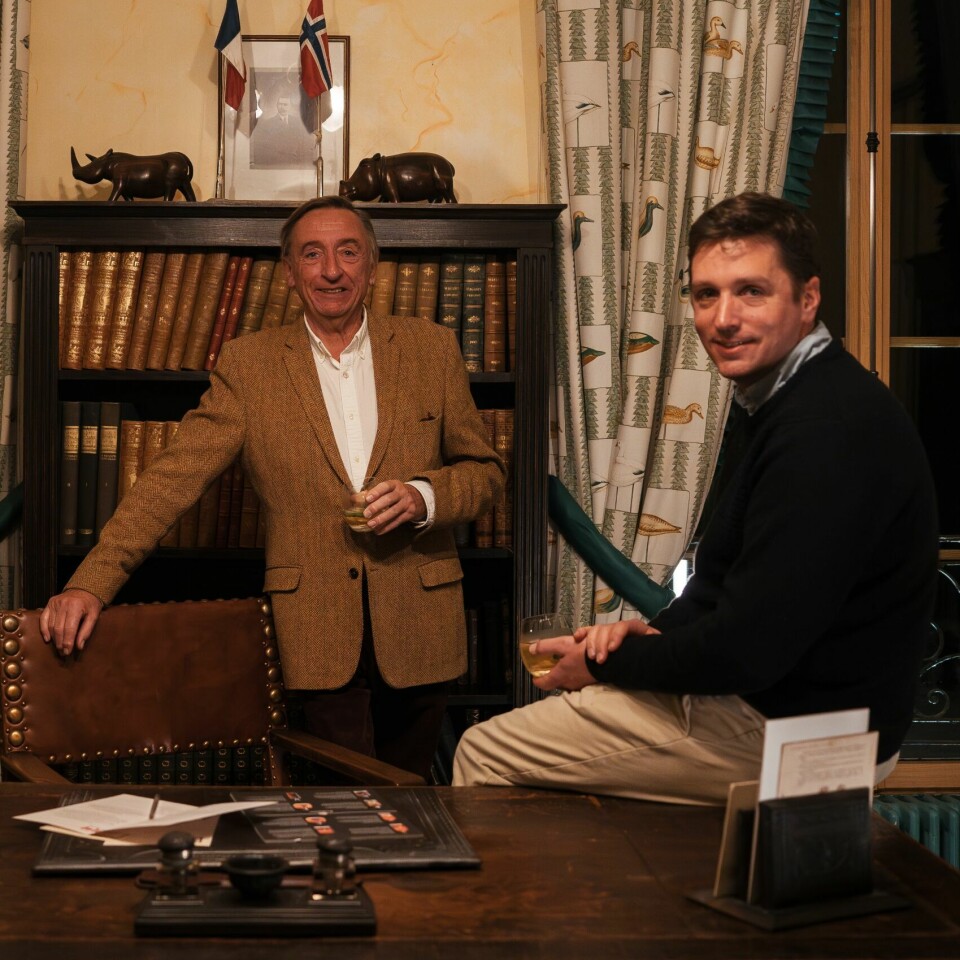 MUSEUM: Sverre Braastads kontor er som et lite museum. Hans barnebarn Antoine og oldebarn Edouard har fått Braastad-konjakk så å si inn med morsmelka.