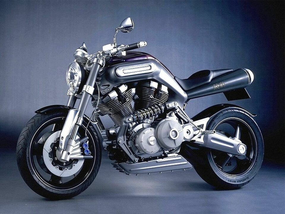 DESIGNSTUDIUM: I 1999 ble MT-01 vist frem som et rent designstudium. En ukjørbar utstillingsmodell som skulle vise verden hvor kreative Yamaha var. De ble imidlertid nedringt av folk som ville ha den. Følgelig måtte de konvertere den til en kjørbar landeveissykkel.