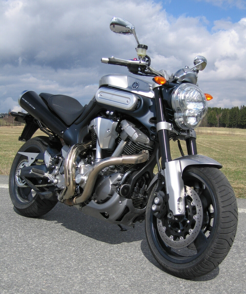 MOMENTMOTOR: Motoren er en modifisert utgave av V-twin-motoren fra cruiseren Road Star Warrior. Med 1700 kubikk er den ingen turtallsjager, men moment har den.