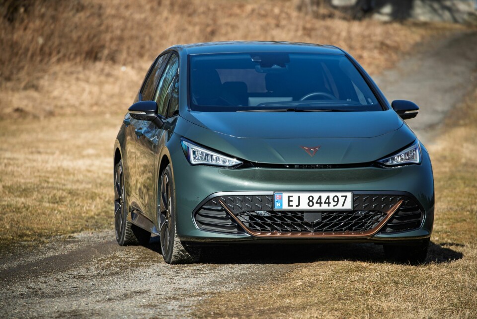 BORN VZ: Særegen farge og tøffere front skiller den GTI-aktige modellen fra ID.3-søsken.