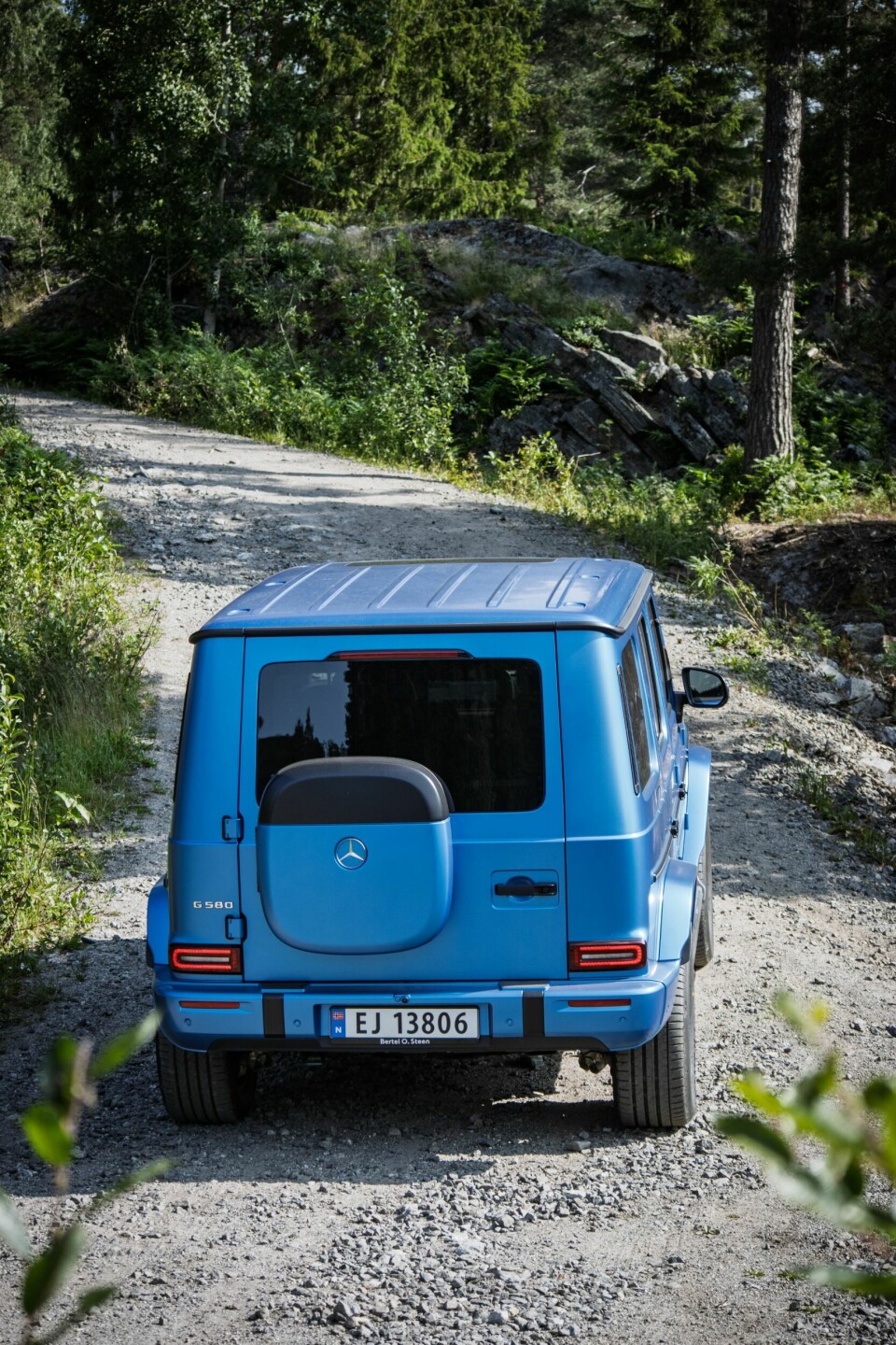 VIL KLATRE: En bratt grusvei er barnemat for G-klasse. Motor på hvert hjul gir den elektriske versjonen unike ferdigheter i terrenget.