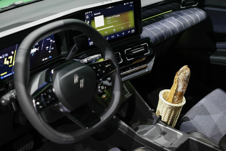 ETTERTRAKTET KURV: Lekenheten understrekes av at bilen kan utstyres med baguettekurv. Utfordringen er at kurvene håndlages og at etterspørselen er stor.