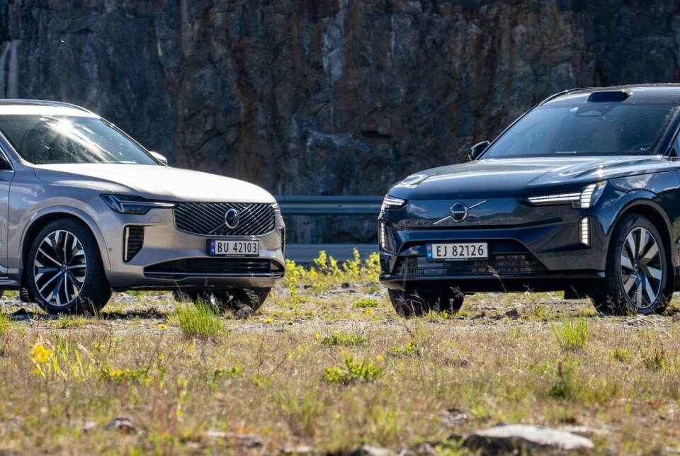 GENERASJONSSKIFTE: Volvo XC90 (til venstre) har vært gjennom to generasjoner siden modellen ble lansert i 2002. EX90 er første elbilen i ekte Volvo-tradisjon og gjør at merket kan tilby to unike drivlinjer for sine store SUV-modeller i årene fremover.