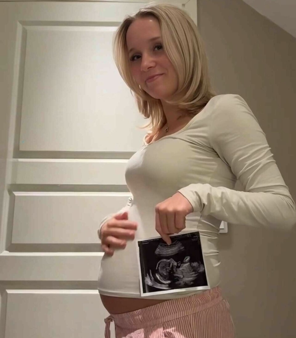 GRAVID: Mina trodde ikke det var mulig å bli gravid ettersom hun satt inn spiral. Så kom sjokkbeskjeden.