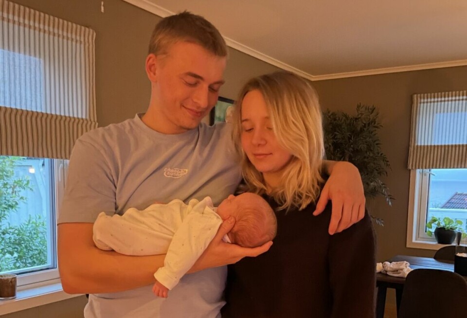 BOR FRA HVERANDRE: Marius er nå i militæret mens Mina bor i samme hus som foreldrene. De nyter den tiden de kan få sammen.