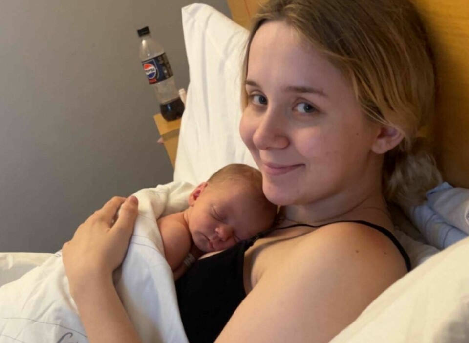 GLAD: Mina stortrives som mamma, og er veldig glad for at hun ble gravid selv om det ikke var planlagt.