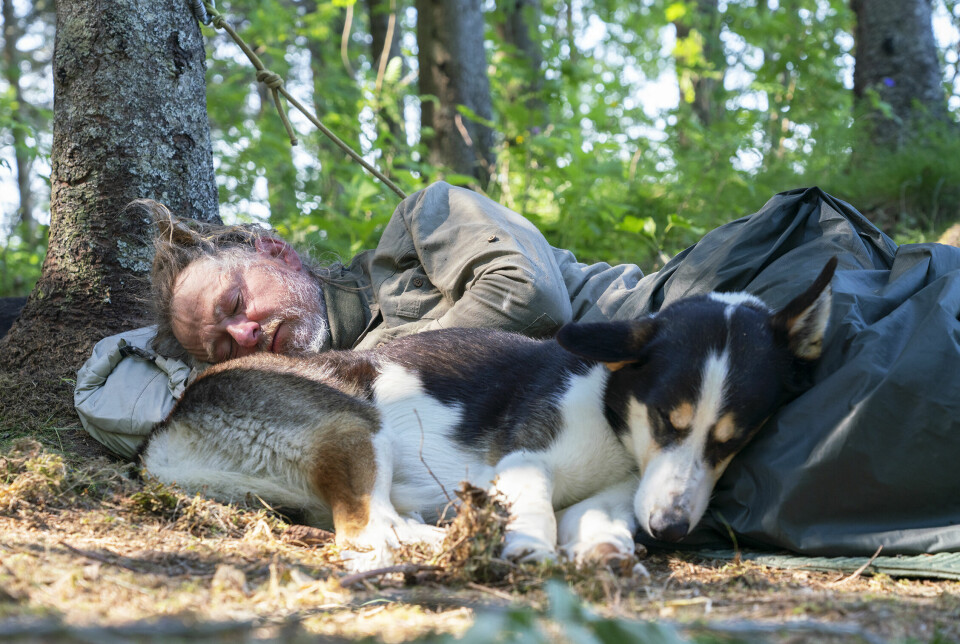 Rørt og trist: Hundene er Bengt-Are Barstads nærmeste venner, og betyr alt for ham. Han knekker sammen da han tenker på at huskyene Tapper og Kaos ikke har mange år igjen å leve.