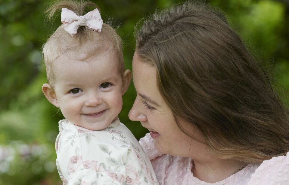 LIGNER ONKELEN: Angelica var gravid med Astrid da hun mistet lillebroren sin. Astrid er veldig lik Nicklas, noe som er veldig rart å oppleve for den nybakte moren.