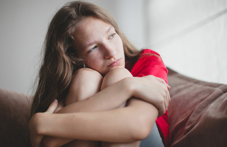 UTSETTES FOR ET STORT PRESS: Unge i dag lever i en kontinuerlig strøm av vurdering og speiling. Ikke bare av venner – men av fremmede, skriver kronikkforfatteren.