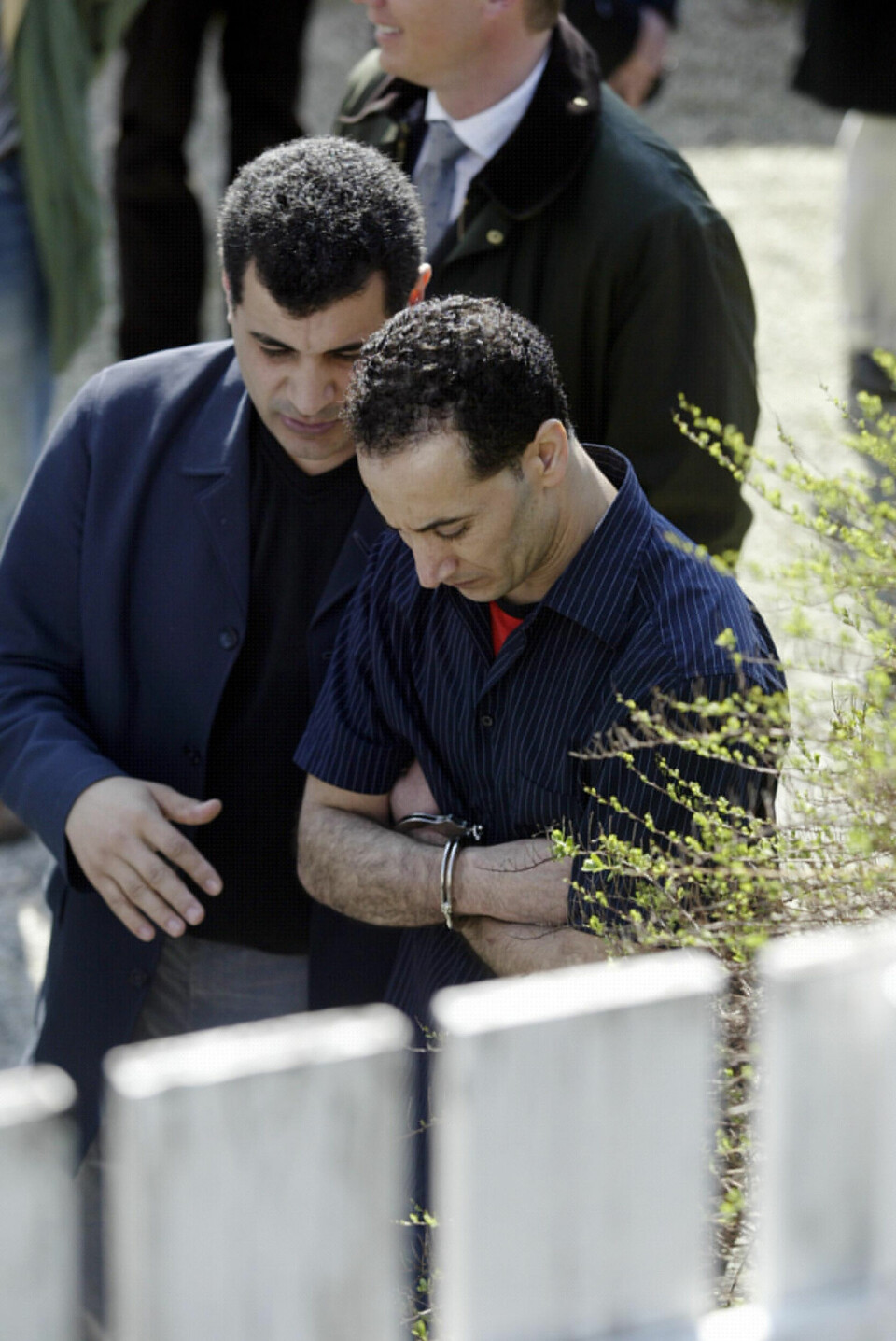 TILBAKE PÅ ÅSTEDET: Yusuf Imran Ishtaw Imsheri tilbake på åstedet for drapet på Annie Bergliot Olsvik. Han ble dømt for ran og senere utvist fra Norge.