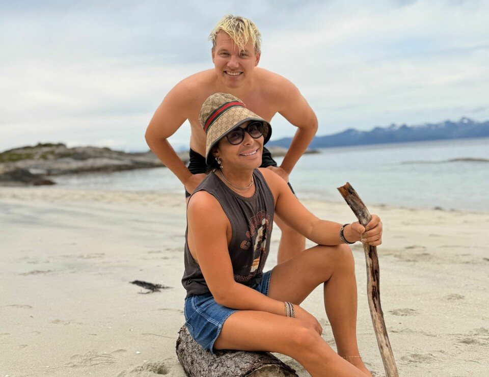 HVITE STRENDER: Det kunne ha vært en karibisk øy, men er stranda hjemme i nord, sier Erlend og lillebroren Erik Anders.