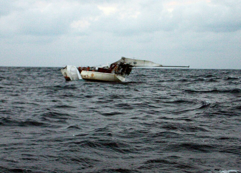 SLUTTEN: Dette er det siste bildet Rune Ellingsen tok av seilbåten etter at den ble rent i senk av et 300 meter langt containerskip i Det indiske hav. I dag har Rune flyttet til Råholt i Innlandet.