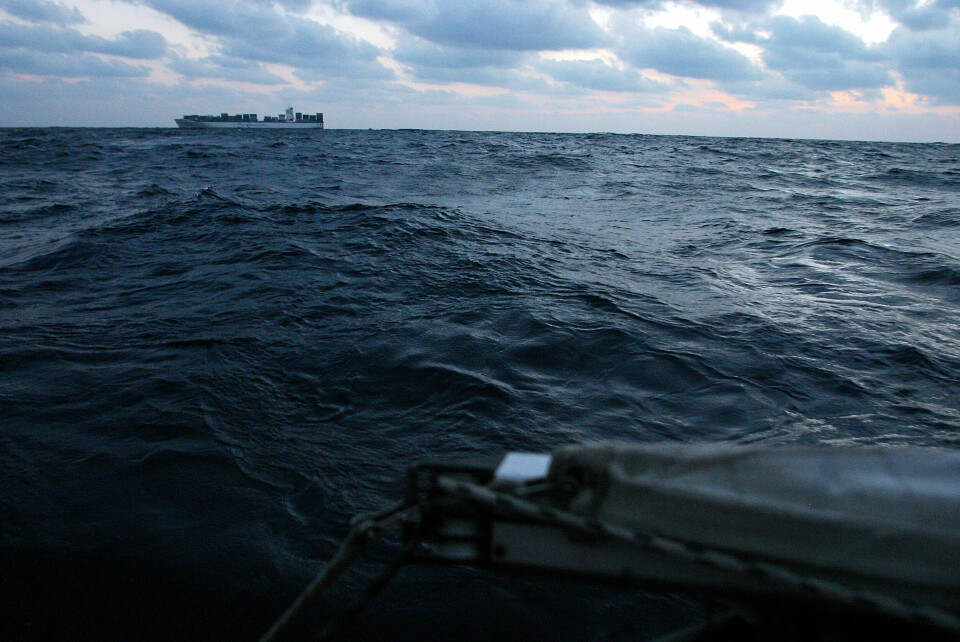 SNUDDE: Den 300 meter lange kjempen brukte mange kilometer på å snu. Det som først hadde vært et fryktinngytende syn, var nå en himmelsk åpenbaring. Rune var reddet!