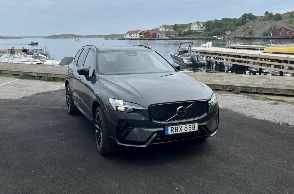 SOM STOREBROR: Utvendig har XC60 fått et mer moderne utseende. Det nye luftinntaket foran er likt som på storebror XC90.