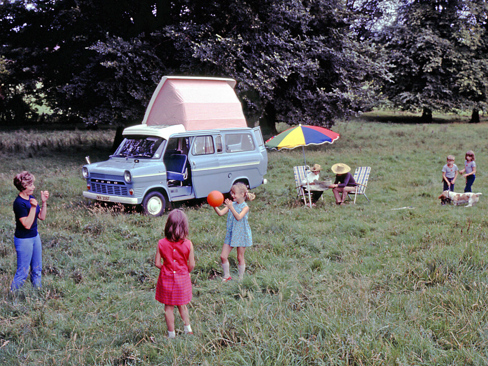 CAMPINGBIL: Ford Transit campingbil fra 1968. Nå er Transit igjen populær som basebil for bobil.