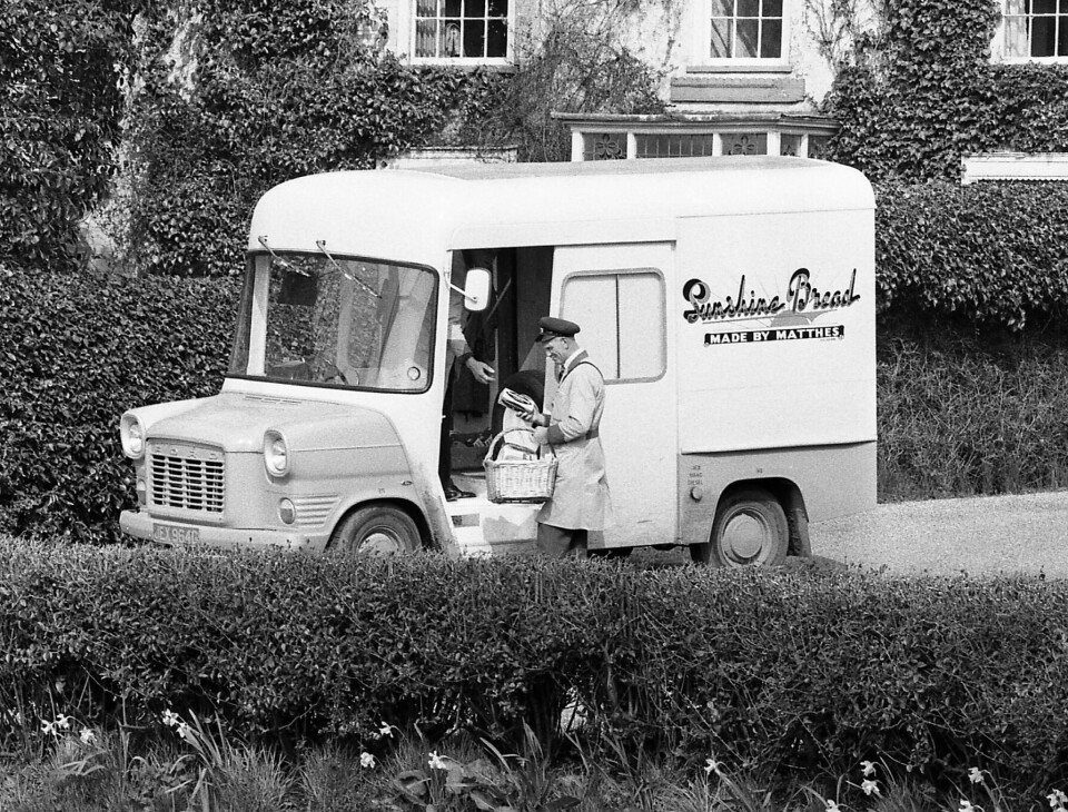 BRØDBIL: Spesiallaget brødbil for Sunshine Bread i 1970.