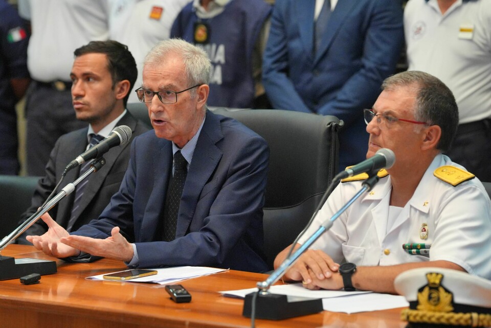 ANKLAGER: Italiensk påtalemyndighet ved (f.v.) statsadvokat Raffaele Cammarano, sjefanklager Ambrogio Cartosio og kystvaktsjef admiral Raffaele Macauda har siktet tre av mannskapet. Britiske etterforskere peker på det italienske verftet som bygget skipet.