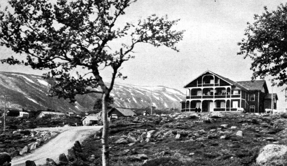 GROTLI HOTELL: Her tok de britiske og tyske flyverne inn etter nedskytingen og nødlandingen. Hotellet slapp uskadet fra krigshandlingene, men ble betydelig modernisert etter frigjøringen.