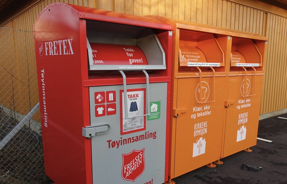 KLAR BESKJED: Røde Kors, Fretex og Kirkens bymisjon forteller deg hva du skal og ikke skal kaste i gjenbrukstårnene deres.
