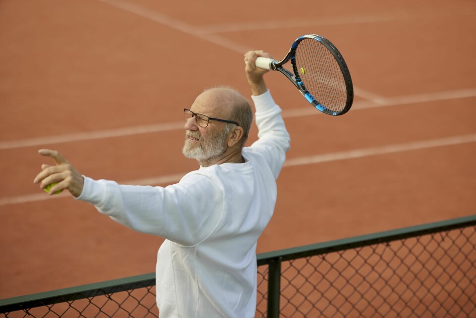 KUNNE GÅTT GALT: Skuespilleren elsker å spille tennis, men under en økt i 2023 fikk han hjerteinfarkt.