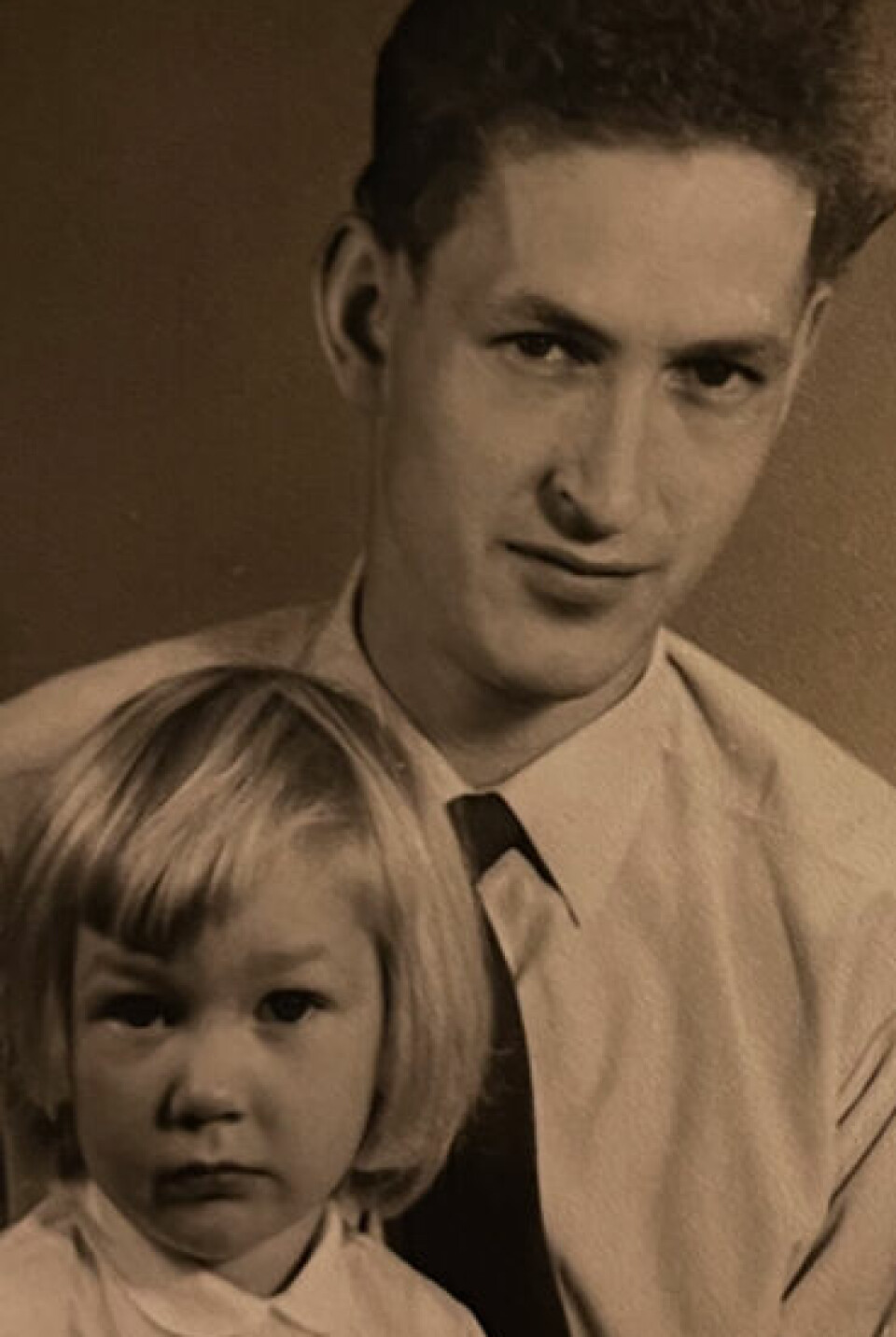 KLIPPEN: Mona har alltid vært en pappajente. Da faren flyttet ut fra hjemmet ble Mona med ham. Pappa har alltid vært der for meg, sier Mona.
