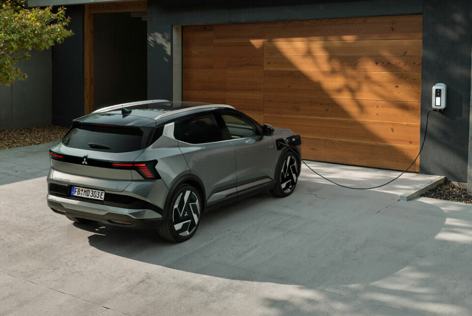 LADEHASTIGHET: Bilen kan AC-lades med 22 kW kapasitet i typisk hjemmekontakt. Maks hurtigladehastighet (DC) er 170 kW