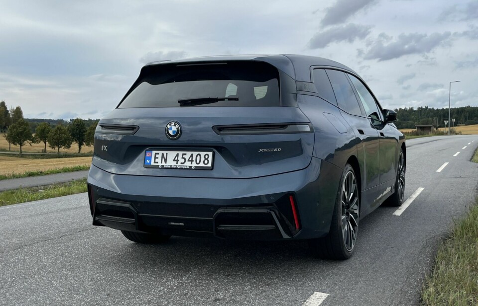 UT PÅ TUR: Både batteristørrelse og komfort inviterer til langtur. Tross 23-tommes felger er det fredelig i kupeen.