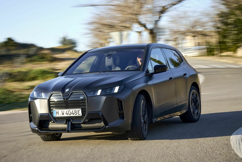 TOPPMODELL: M70 xDrive er nå toppmodellen i iX-familien. Den leverer opp til 659 hestekrefter og et dreiemoment på 1015 Nm. Null til hundre skal gå unna på 3,8 sekunder. Maks rekkevidde er 519–600 kilometer, avhengig av utstyr.
