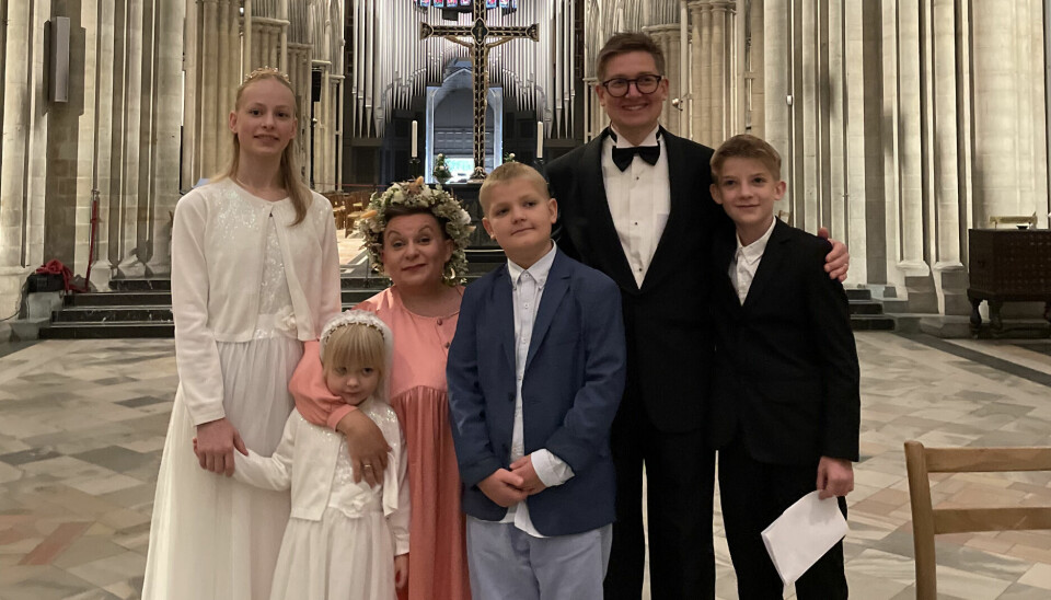FESTSTEMT FAMILIE: Da Horn ga sitt «ja» til sin Erik i Nidarosdomen for to år siden, var selvfølgelig også barna Molly, Bobo, Charlie og Ester med.