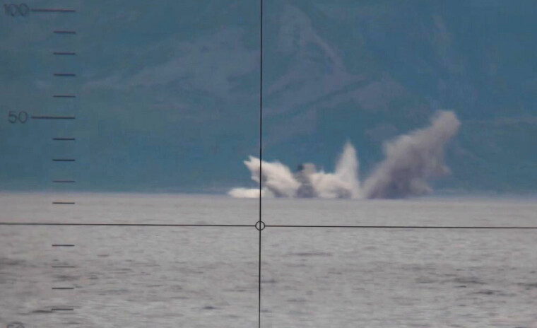 BANG: KNM «Bergen» var målfartøy utenfor Andøya da det amerikanske luftforsvaret i samarbeid med det norske testet nytt våpen.