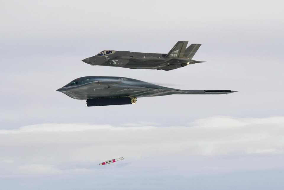 PRESISJONSVÅPEN: Et amerikansk bombefly av typen B-2 Spirit slapp det presisjonstyrte missilet. Det ble eskortert av fire norske F-35.