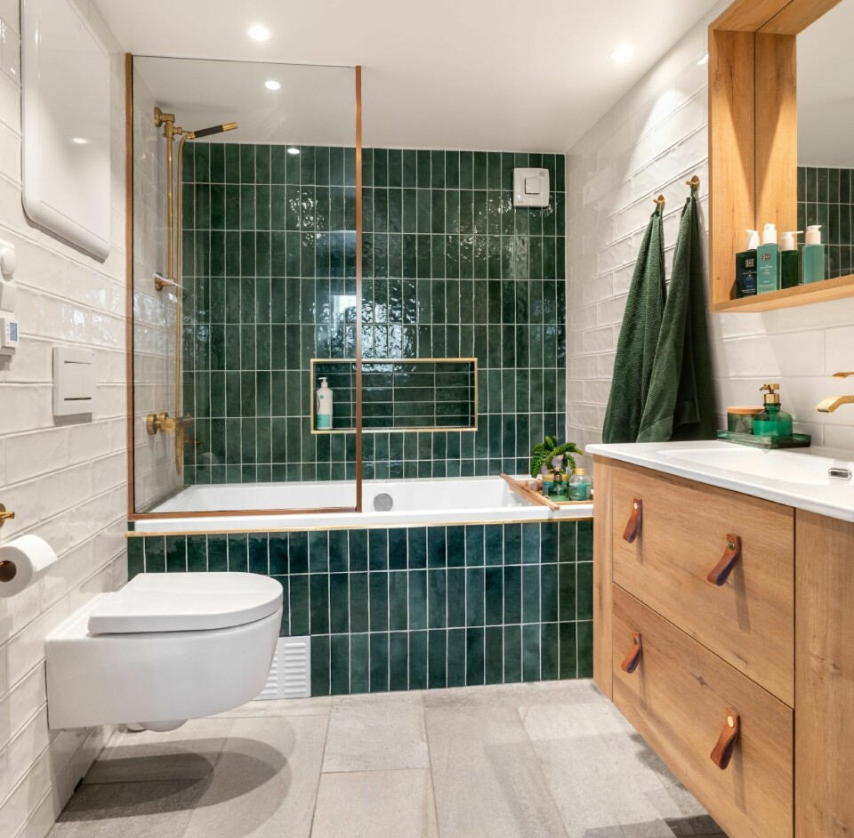 BAD: I underetasjen var det bare et gammelt toalett, så her fikk de bygget et nytt og lekkert bad med innredning fra Megaflis.