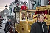 Kongeparret Dronning Mary og Kong Frederik kører i guldkaret til nytårskur.